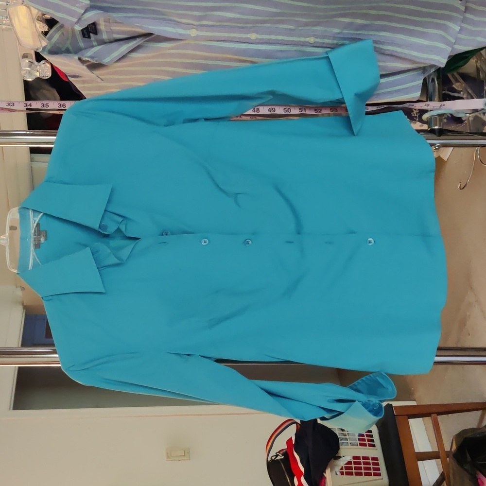 Ann Taylor Size 4 Blue Button down shirt